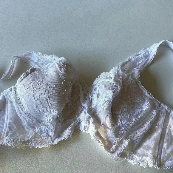 Victoria’s Secret - Picture 1 of 5